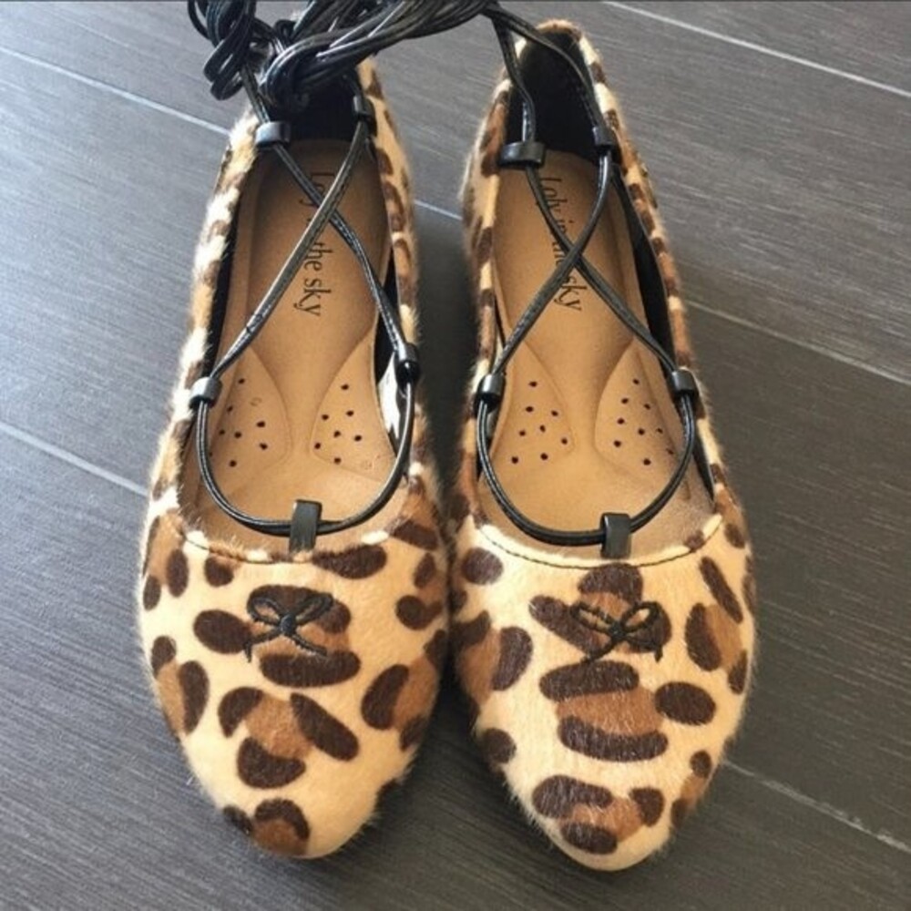 Loly in the sky Lace up Animal print flats 6.5